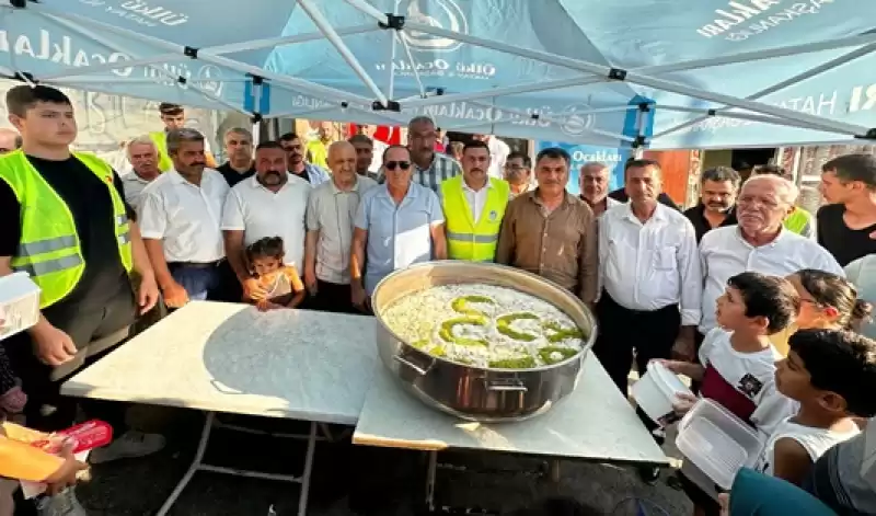 Ülkü Ocaklarından Aşure Ikramı Yapıldı