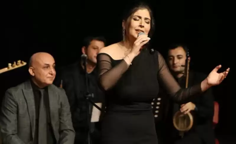 Arsuz’lu Sevilay Gökpınar Türkülerin Dünyasında Mest Ediyor