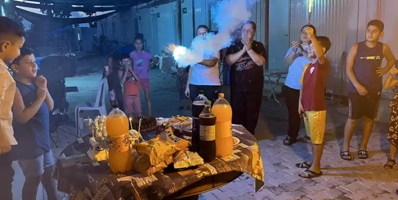 Hatay'da Konteyner Kentte Yaşayan Kas Hastası çocuğa Doğum Günü Sürprizi