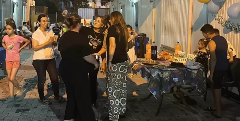 Hatay'da Konteyner Kentte Yaşayan Kas Hastası çocuğa Doğum Günü Sürprizi