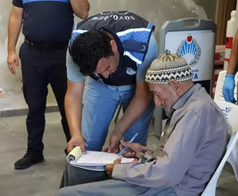 Hatay'da Zabıtanın Yakaladığı Dilencinin üzerinden 19 Bin 765 Lira çıktı