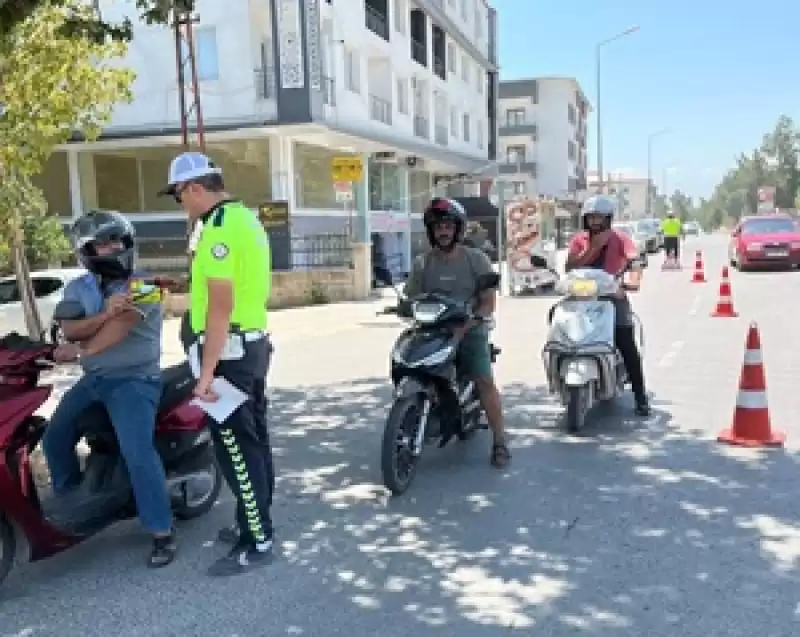 Antakya'da Trafik Polisleri Motosiklet Sürücülerine Bilgilendirme Yaptı
