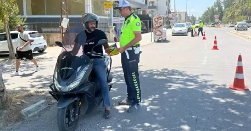 Antakya'da Trafik Polisleri Motosiklet Sürücülerine Bilgilendirme Yaptı