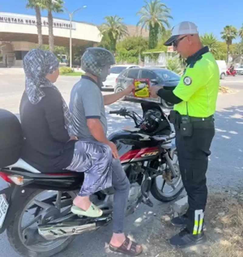 Antakya'da Trafik Polisleri Motosiklet Sürücülerine Bilgilendirme Yaptı