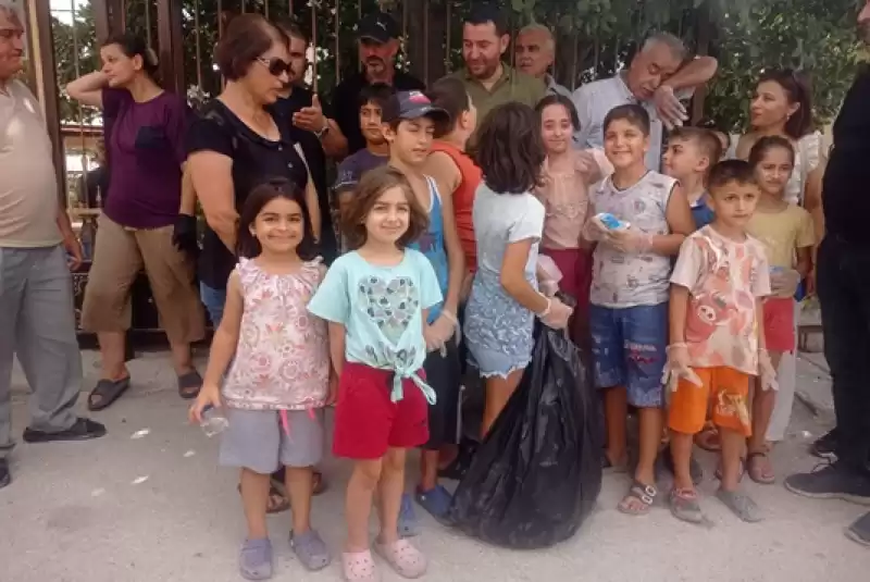 Samandağ Belediyesi, Vatandaşlarla Birlikte Temizlik Yaptı