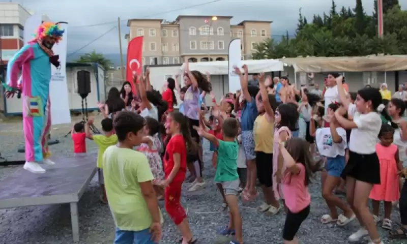 HBB Ile Konteyner Kentlerdeki çocuklar Eğlenceye Doyuyor