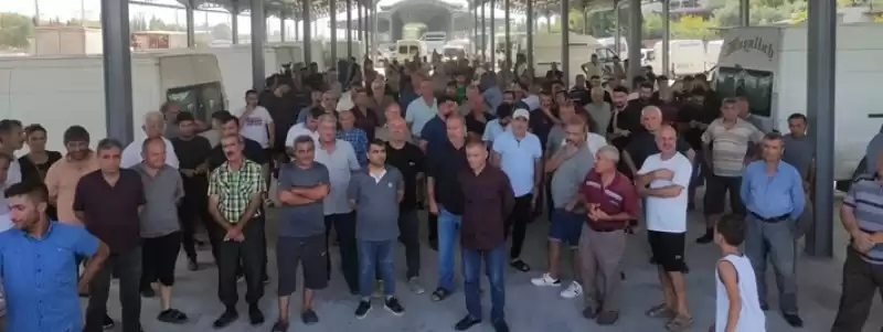 Erzin’de Pazar Esnafı Belediyeyi Protesto Etti