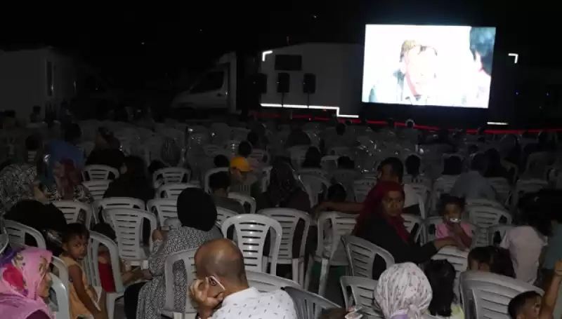 Hatay'da Konteyner Kentte Sinema Etkinliği Düzenlendi