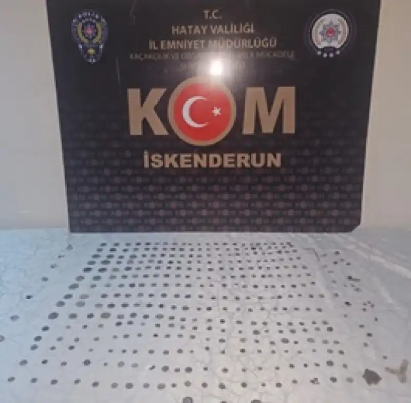Hatay'da Otomobilde 310 Sikke Ve 36 Obje Ele Geçirildi