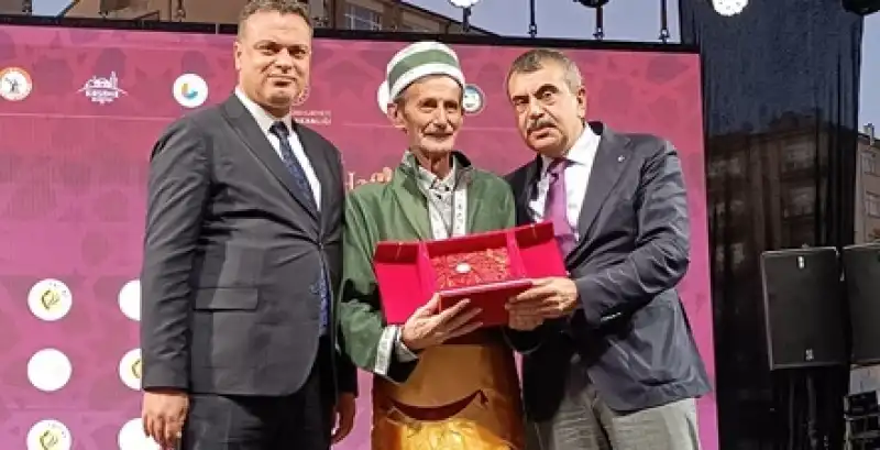 Türkiye’nin ‘Ahi’si Mustafa Gürler Kırşehir’de Ahilik Kaftanı Giydi