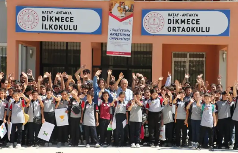 Akademisyenler Ve üniversiteliler Depremzede öğrencileri Bilim Ve Sanatla Buluşturuyor