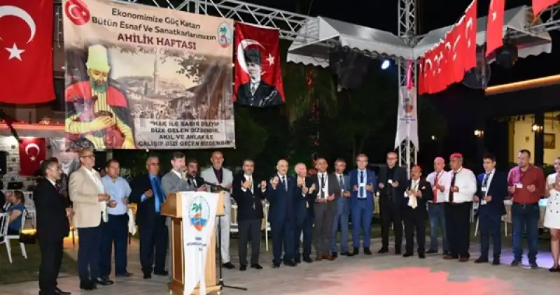 Aslan Ile Bodur Ahilik Kaftanı Giydi 