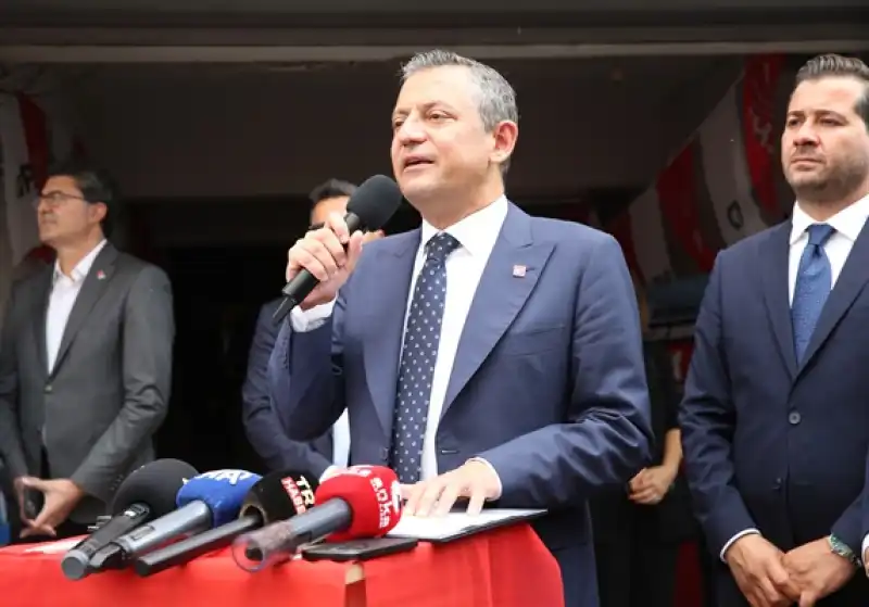 CHP Genel Başkanı Özel, İskenderun'da 