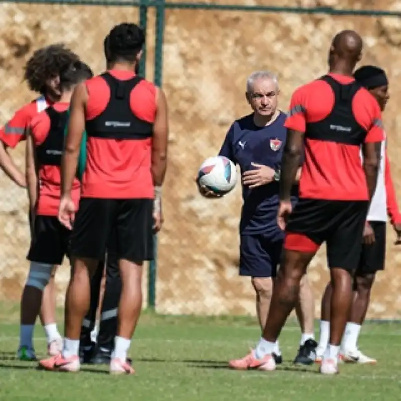 Hatayspor 5 Milli Oyuncusunun Sağlıklı Dönmesi Için Dua Ediyor