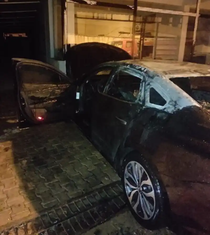 Reyhanlı'da Park Halindeki Otomobil Yandı