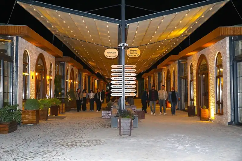 Depremzede Esnaf Antakya Gastronomi Çarşısı'ndaki Hareketlilikten Memnun