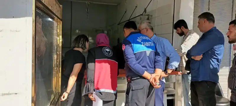 Hatay'da Sağlıksız Koşullarda Muhafaza Edilen 220 Kilogram Et Imha Edildi