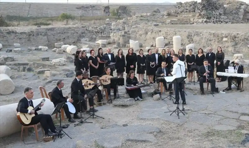 Hatay'da Epiphaneia Antik Kenti'nde Cumhuriyet'in 101. Yılı Konseri Düzenlendi