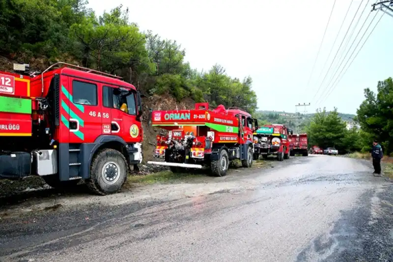 Hatay'ın Arsuz Ilçesinde çıkan Orman Yangını Kontrol Altına Alındı