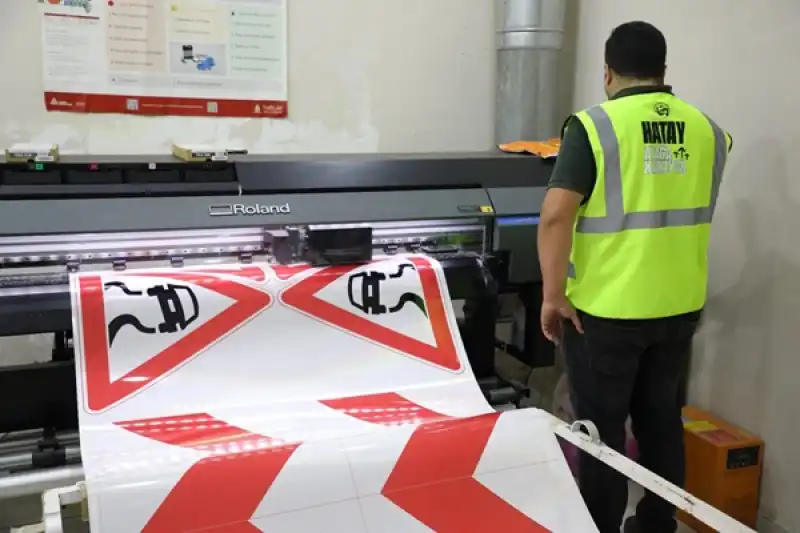 HBB Yeni Levhalarla Trafiği Düzenliyor