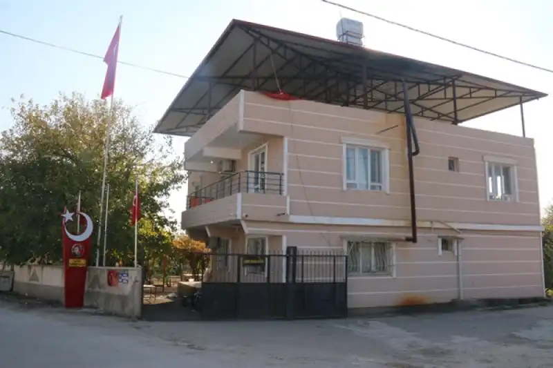 Hatay'da Zarar Verilen şehit Anıtını Jandarma Ekipleri Yeniledi