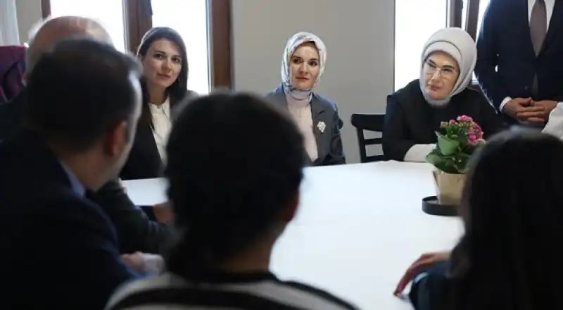 Emine Erdoğan, Hatay Serdar Demir Çocuk Evleri Sitesi'ni Ziyaret Etti