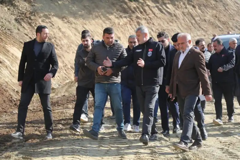 Yılan Hikayesine Dönen Yola Başkan Öntürk El Attı!