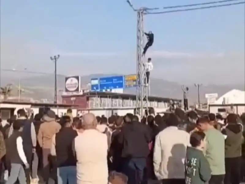 Reyhanlı Ve Kırıkhan'da Rejimin Devrilmesini Kutladılar!