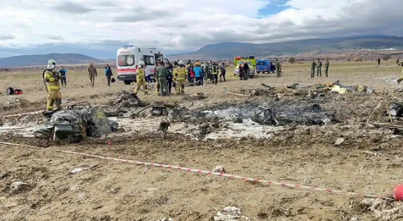 Askeri Helikopter Düştü: 1'i Tuğgeneral 6 Asker Şehit Oldu