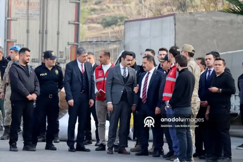 Ülkelerine Dönen Suriyeliler Için Hatay Sınırında Mobil Hizmet Aracı Konuşlandırıldı
