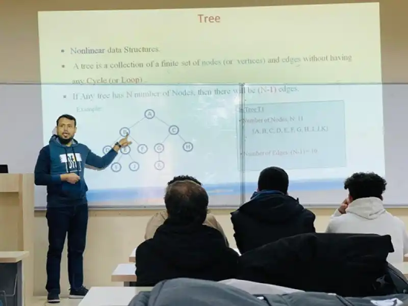 Bangladeşli Öğretim Üyesi İSTE’de Ders Verdi