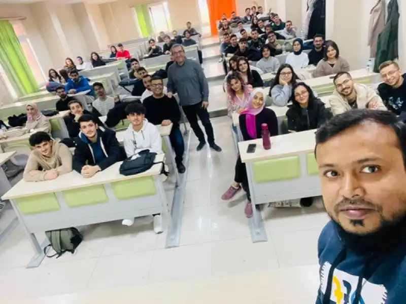 Bangladeşli Öğretim Üyesi İSTE’de Ders Verdi