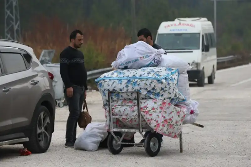 Suriyeliler ülkelerine Dönmek Için Hatay'daki 3 Sınır Kapısını Kullanıyor