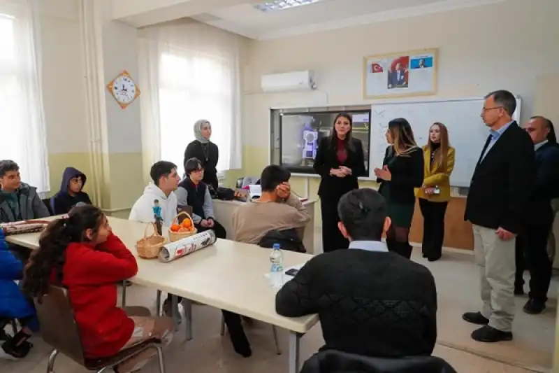 Hatay Valisi’nin Eşi Esra Masatlı Özel Öğrencileri Ziyaret Etti