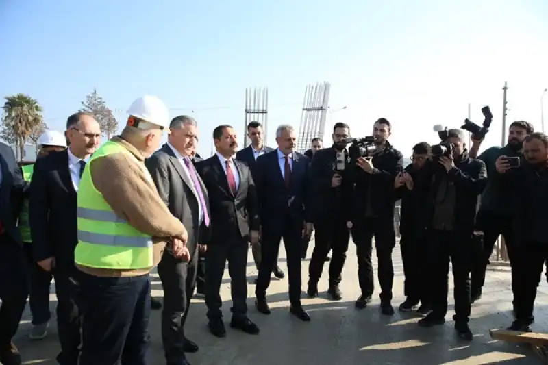 Gençlik Ve Spor Bakanı Bak, Hatay'da Yurt Inşaatında Incelemede Bulundu