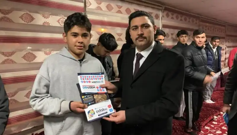 Üniversiteye Hazırlanan Gençlere Ülkü Ocakları'ndan Destek 