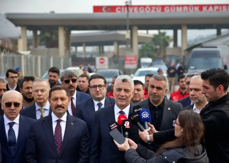 Bolat, Cilvegözü Sınır Kapısı'na Gelerek Buradaki Tampon Bölgede Incelemelerde Bulundu
