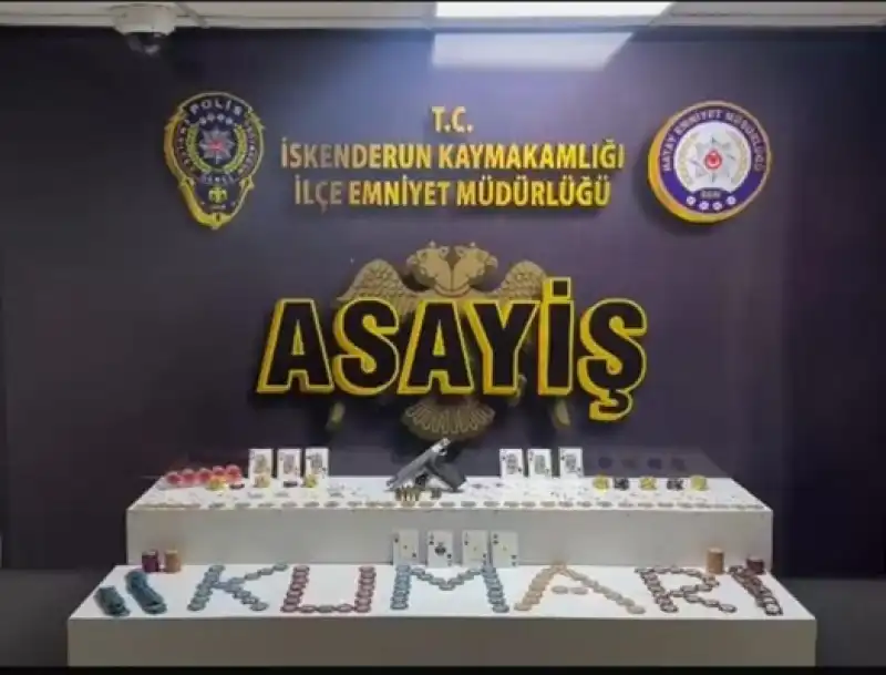Hatay'da Kumar Oynayan 14 Kişiye 129 Bin 374 Lira Ceza Kesildi