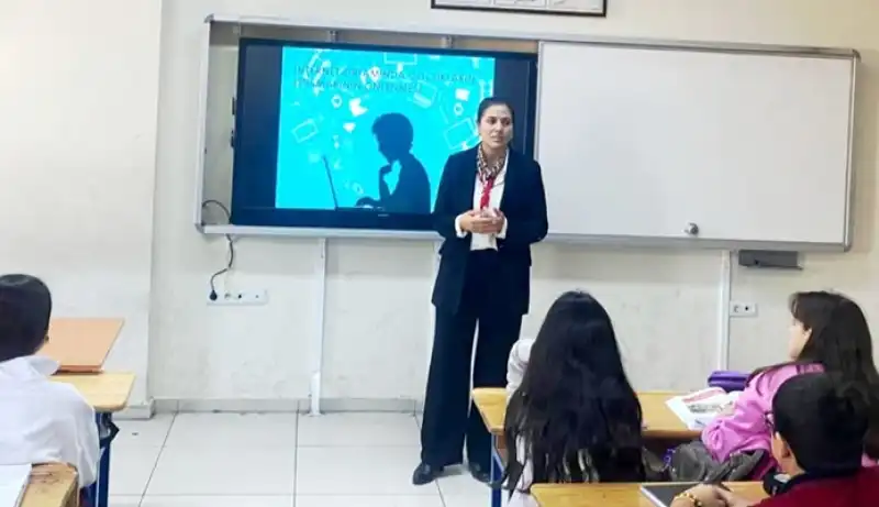 Öğrencilere Teknolojik Tehlikelerle İlgili Eğitim Verildi 