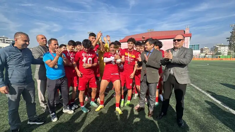 İskenderun'da Okullar Arası Futbol Turnuvası Düzenlendi