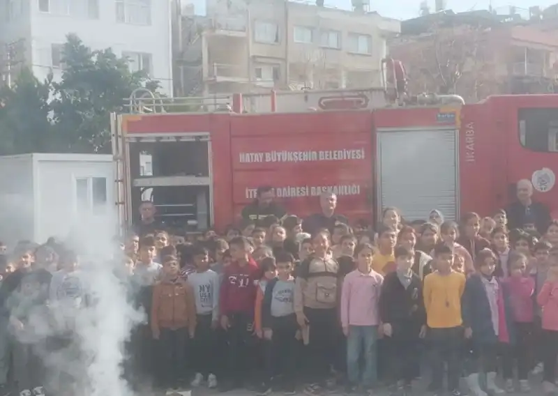 İskenderun'da Ilkokulda Yangın Tatbikatı Yapıldı
