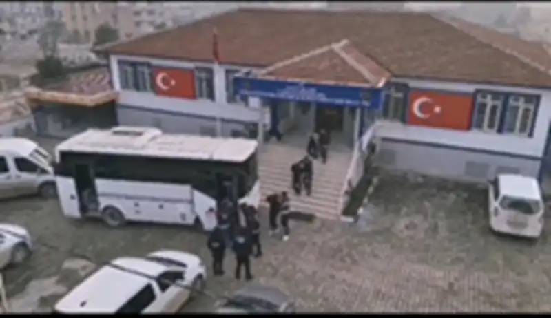 Hatay’da Göçmen Kaçakçılığı Operasyonu: 18 Kişi Tutuklandı!