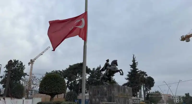 Hatay’da Bayraklar Yarıya İndirildi!