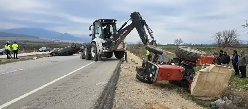 Hatay Hassa'da üç Aracın Karıştığı Kazada 2 Kişi Yaralandı