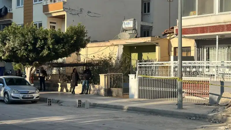 Hatay'da Bir Inşaatın Temeli Kazılırken Zarar Gören Binanın Sakinleri Tahliye Edildi