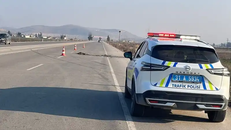 Hatay'da 2 Otomobil Ve 1 Motosikletin çarpıştığı Kazada 1 Kişi öldü, 8 Kişi Yaralandı