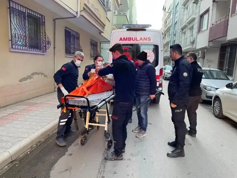 Hasta Yaşlı Kadına İtfaiye Balkondan Ulaştı!