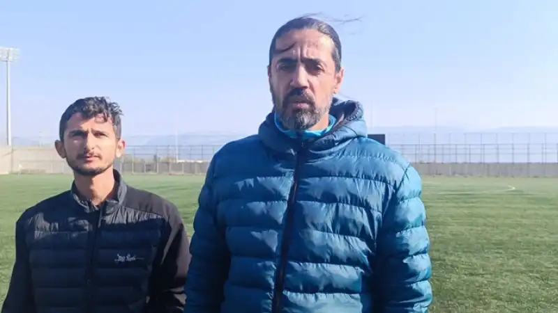 Yaşadıkları Maddi Sıkıntılara Dikkati çekmek Için Sahadan çekildiler