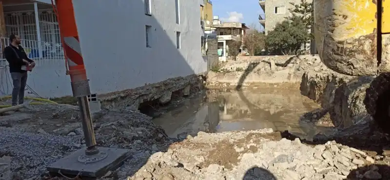 Kazı Çalışmasında Zarar Gören Bina Boşaltıldı!