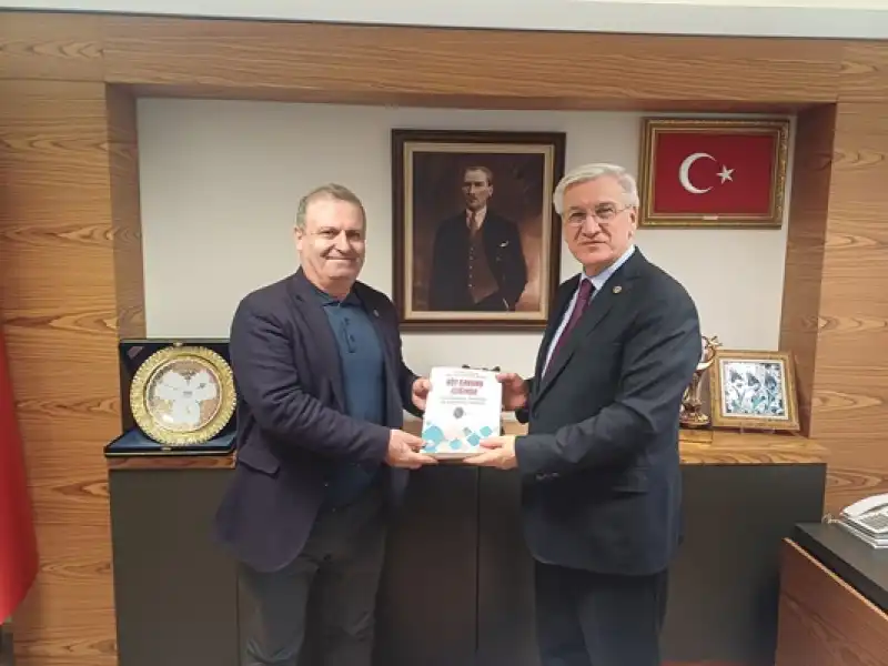 Muhtarlar İçin Hazırlanan Rehber Kitap, TBBB Başkanı Yeloğlu’na Takdim Edildi  